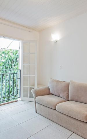 Casa à venda com 220m², 3 quartos e 2 vagas Casa à venda com 220m², 3 quartos e 2 vagasSuite do Anexo