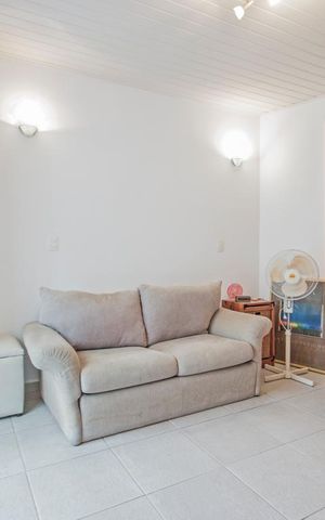 Casa à venda com 220m², 3 quartos e 2 vagas Casa à venda com 220m², 3 quartos e 2 vagasSuite do Anexo