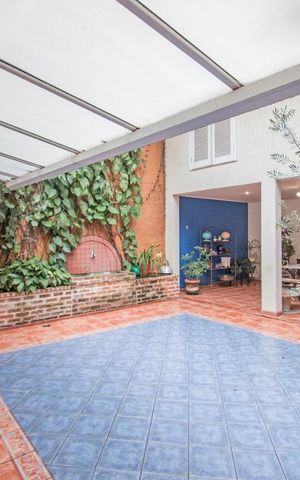 Casa à venda com 220m², 3 quartos e 2 vagas Casa à venda com 220m², 3 quartos e 2 vagasPátio Interno