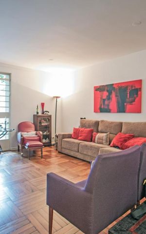 Casa à venda com 220m², 3 quartos e 2 vagas Casa à venda com 220m², 3 quartos e 2 vagasSala