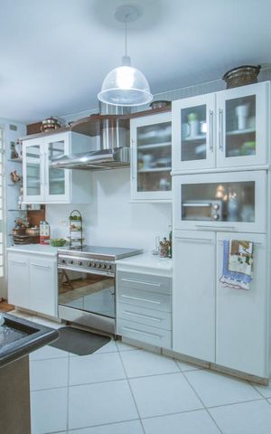 Casa à venda com 220m², 3 quartos e 2 vagas Casa à venda com 220m², 3 quartos e 2 vagasCozinha