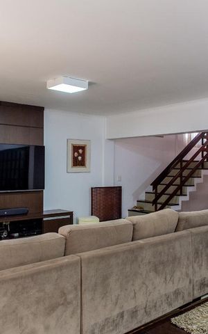 Casa à venda com 500m², 5 quartos e 11 vagas Casa à venda com 500m², 5 quartos e 11 vagasSala