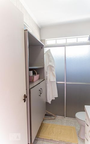 Casa à venda com 500m², 5 quartos e 11 vagas Casa à venda com 500m², 5 quartos e 11 vagasBanheiro da Suíte 4
