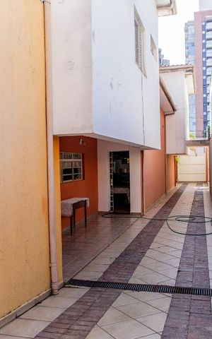 Casa à venda com 500m², 5 quartos e 11 vagas Casa à venda com 500m², 5 quartos e 11 vagasCorredor da Garagem