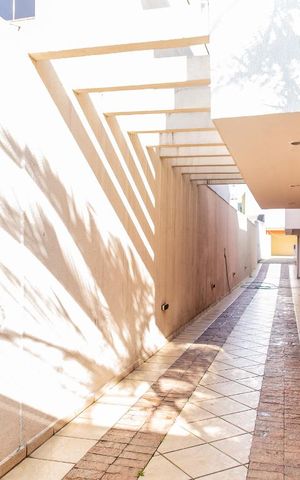 Casa à venda com 500m², 5 quartos e 11 vagas Casa à venda com 500m², 5 quartos e 11 vagasCorredor da Garagem