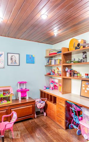 Casa à venda com 500m², 5 quartos e 11 vagas Casa à venda com 500m², 5 quartos e 11 vagasQuarto