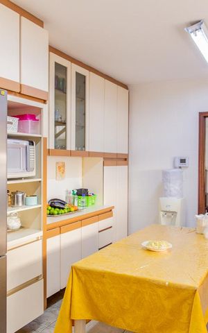 Casa à venda com 500m², 5 quartos e 11 vagas Casa à venda com 500m², 5 quartos e 11 vagasCozinha