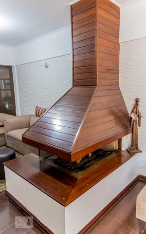 Casa à venda com 500m², 5 quartos e 11 vagas Casa à venda com 500m², 5 quartos e 11 vagasLareira