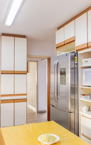 Casa à venda com 500m², 5 quartos e 11 vagas Casa à venda com 500m², 5 quartos e 11 vagasCozinha