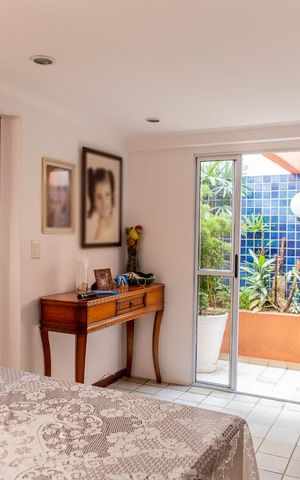 Casa à venda com 500m², 5 quartos e 11 vagas Casa à venda com 500m², 5 quartos e 11 vagasSala de Jantar