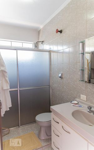 Casa à venda com 500m², 5 quartos e 11 vagas Casa à venda com 500m², 5 quartos e 11 vagasBanheiro da Suíte 4