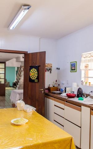 Casa à venda com 500m², 5 quartos e 11 vagas Casa à venda com 500m², 5 quartos e 11 vagasCozinha