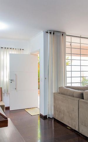 Casa à venda com 500m², 5 quartos e 11 vagas Casa à venda com 500m², 5 quartos e 11 vagasSala