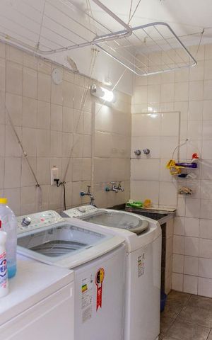 Casa à venda com 500m², 5 quartos e 11 vagas Casa à venda com 500m², 5 quartos e 11 vagasÁrea de Serviço