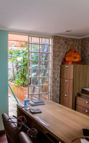 Casa à venda com 500m², 5 quartos e 11 vagas Casa à venda com 500m², 5 quartos e 11 vagasEscritório