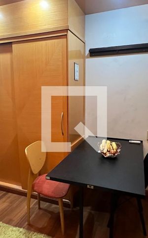 Apartamento à venda com 32m², 1 quarto e 1 vaga Apartamento à venda com 32m², 1 quarto e 1 vagaMesa e cadeiras