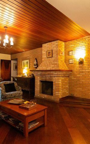 Casa à venda com 239m², 3 quartos e 5 vagas Casa à venda com 239m², 3 quartos e 5 vagasSala