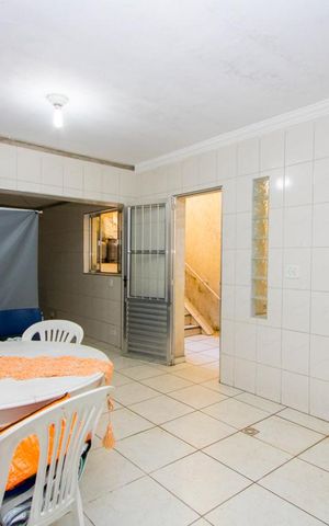 Casa à venda com 180m², 3 quartos e 2 vagas Casa à venda com 180m², 3 quartos e 2 vagasSalão de Festas