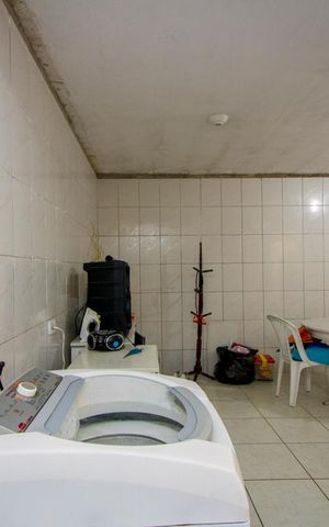 Casa à venda com 180m², 3 quartos e 2 vagas Casa à venda com 180m², 3 quartos e 2 vagasÁrea de Serviço