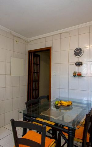 Casa à venda com 180m², 3 quartos e 2 vagas Casa à venda com 180m², 3 quartos e 2 vagasCozinha