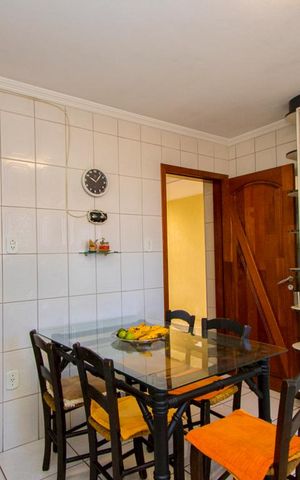 Casa à venda com 180m², 3 quartos e 2 vagas Casa à venda com 180m², 3 quartos e 2 vagasCozinha