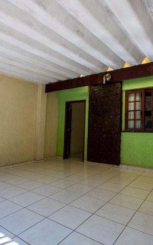 Casa à venda com 180m², 3 quartos e 2 vagas Casa à venda com 180m², 3 quartos e 2 vagasGaragem