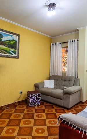 Casa à venda com 170m², 3 quartos e 2 vagas Casa à venda com 170m², 3 quartos e 2 vagasSala