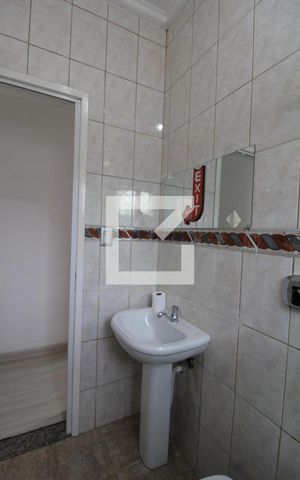 Casa à venda com 162m², 3 quartos e 2 vagasBanheiro 