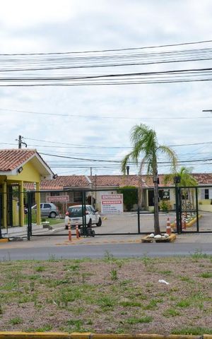 Casa de condomínio à venda com 605m², 2 quartos e 2 vagasFachada