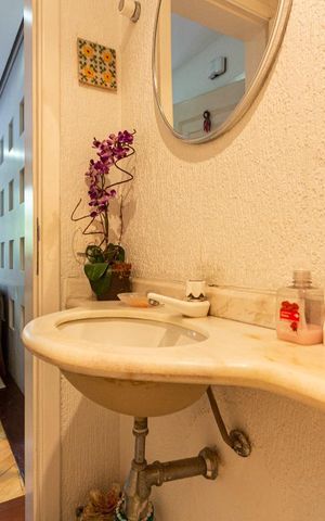 Apartamento à venda com 250m², 3 quartos e 3 vagas Apartamento à venda com 250m², 3 quartos e 3 vagasLavabo