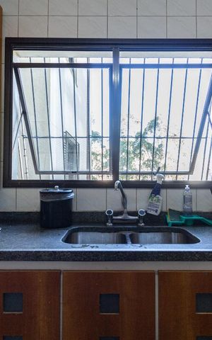 Apartamento à venda com 250m², 3 quartos e 3 vagas Apartamento à venda com 250m², 3 quartos e 3 vagasCozinha