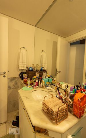 Apartamento à venda com 250m², 3 quartos e 3 vagas Apartamento à venda com 250m², 3 quartos e 3 vagasBanheiro da Suíte 3