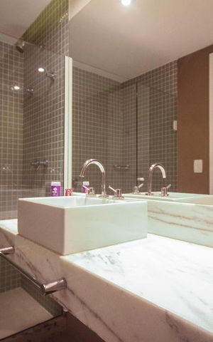 Apartamento para alugar com 60m², 2 quartos e 1 vaga Apartamento para alugar com 60m², 2 quartos e 1 vagaBanheiro da Suíte