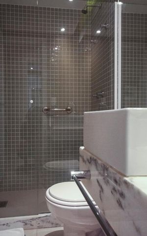 Apartamento para alugar com 60m², 2 quartos e 1 vaga Apartamento para alugar com 60m², 2 quartos e 1 vagaBanheiro da Suíte 2