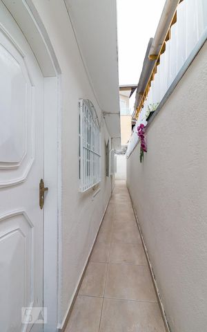 Casa para alugar com 125m², 2 quartos e 2 vagasCorredor lateral externo