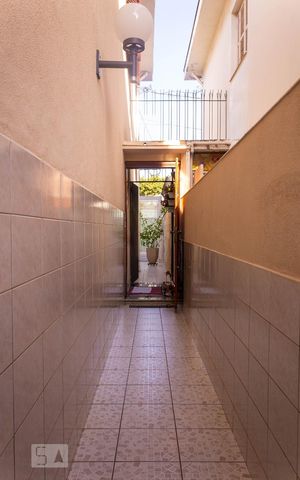 Casa à venda com 150m², 3 quartos e 1 vaga Casa à venda com 150m², 3 quartos e 1 vagaCorredor Lateral