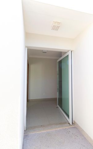 Casa para alugar com 470m², 4 quartos e 4 vagas Casa para alugar com 470m², 4 quartos e 4 vagasEntrada