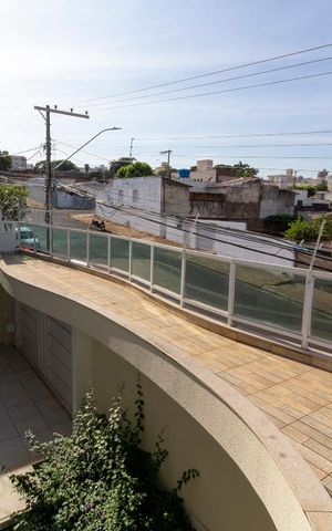 Casa para alugar com 470m², 4 quartos e 4 vagas Casa para alugar com 470m², 4 quartos e 4 vagasSuíte 2 Varanda