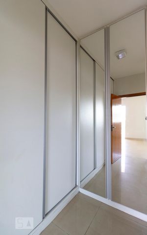 Casa para alugar com 470m², 4 quartos e 4 vagas Casa para alugar com 470m², 4 quartos e 4 vagasSuíte 1