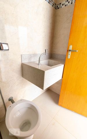Casa para alugar com 470m², 4 quartos e 4 vagas Casa para alugar com 470m², 4 quartos e 4 vagasBanheiro de Serviço
