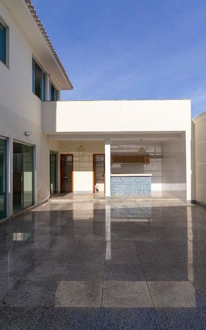 Casa para alugar com 470m², 4 quartos e 4 vagas Casa para alugar com 470m², 4 quartos e 4 vagasQuintal