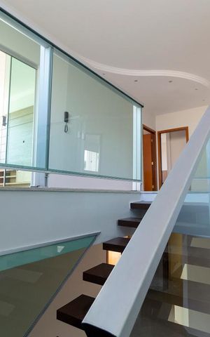 Casa para alugar com 470m², 4 quartos e 4 vagas Casa para alugar com 470m², 4 quartos e 4 vagasEscadas