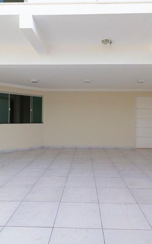Casa para alugar com 470m², 4 quartos e 4 vagas Casa para alugar com 470m², 4 quartos e 4 vagasGaragem