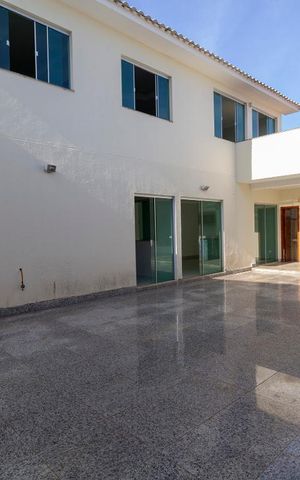 Casa para alugar com 470m², 4 quartos e 4 vagas Casa para alugar com 470m², 4 quartos e 4 vagasQuintal