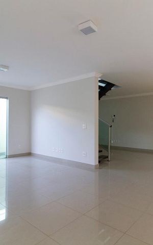 Casa para alugar com 470m², 4 quartos e 4 vagas Casa para alugar com 470m², 4 quartos e 4 vagasSala 1