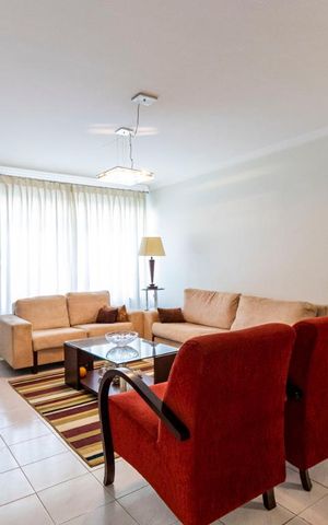 Casa à venda com 283m², 4 quartos e 3 vagas1o. Andar - Sala