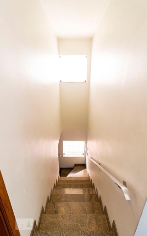Casa à venda com 283m², 4 quartos e 3 vagas2o. Andar - Escadas