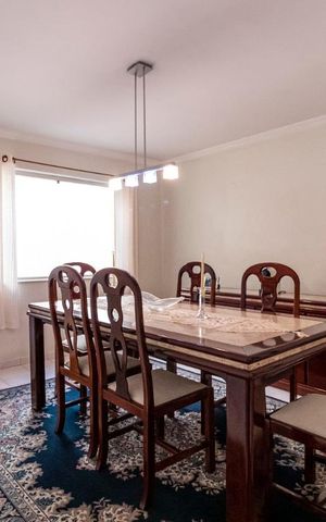 Casa à venda com 283m², 4 quartos e 3 vagas1o. Andar - Sala de jantar