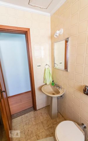 Casa à venda com 283m², 4 quartos e 3 vagas2o. Andar - Banheiro social