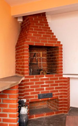 Casa à venda com 283m², 4 quartos e 3 vagasFundos - Churrasqueira